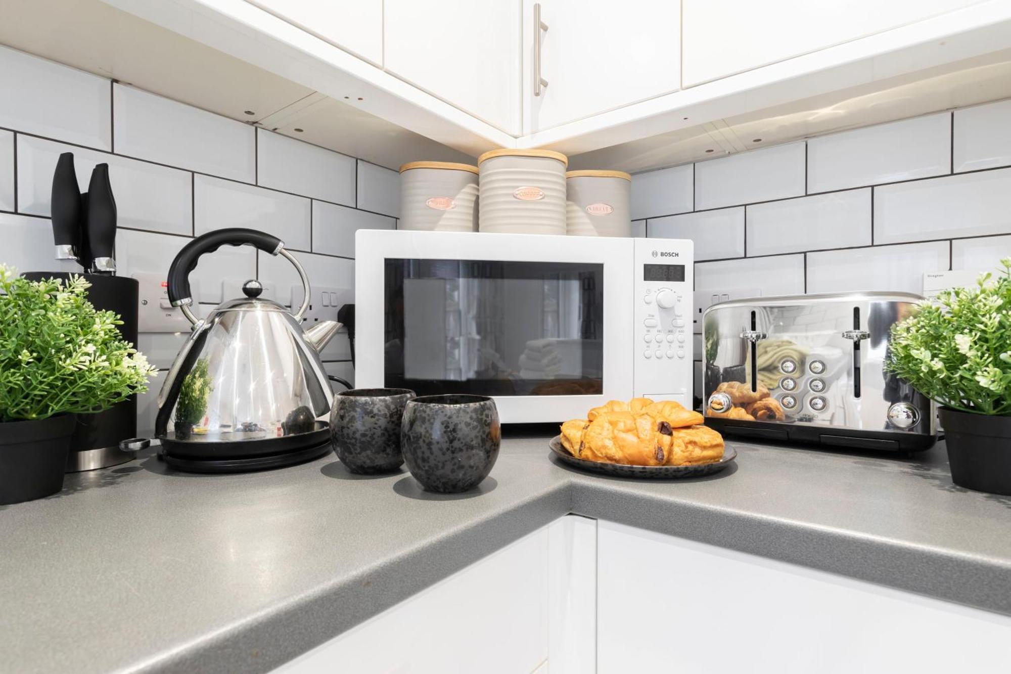 Modern Four Bedroom Four Bathroom Home Cheltenham Ngoại thất bức ảnh